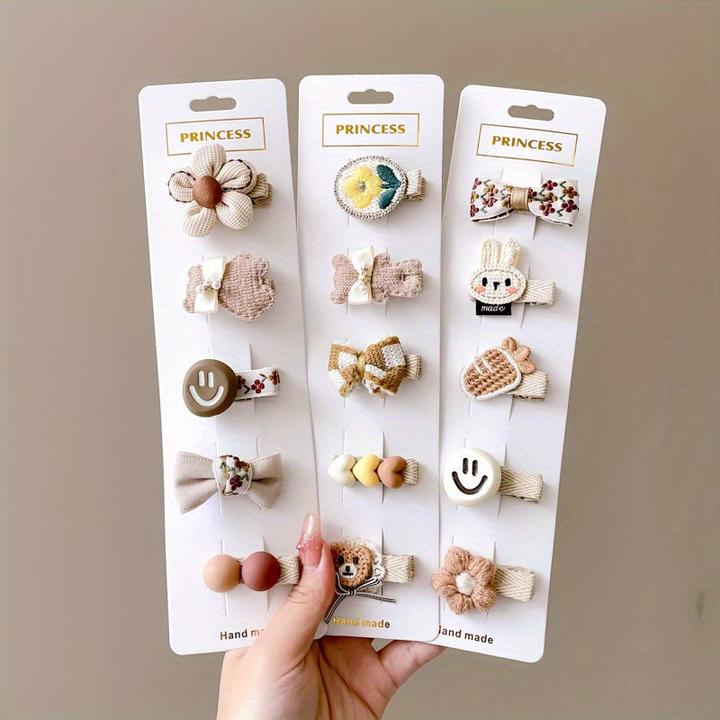 Immagine prodotto Activity Board 15/20pz simpatici fermagli per capelli a fiocco con faccia sorridente di animali dei cartoni (1 pz.)