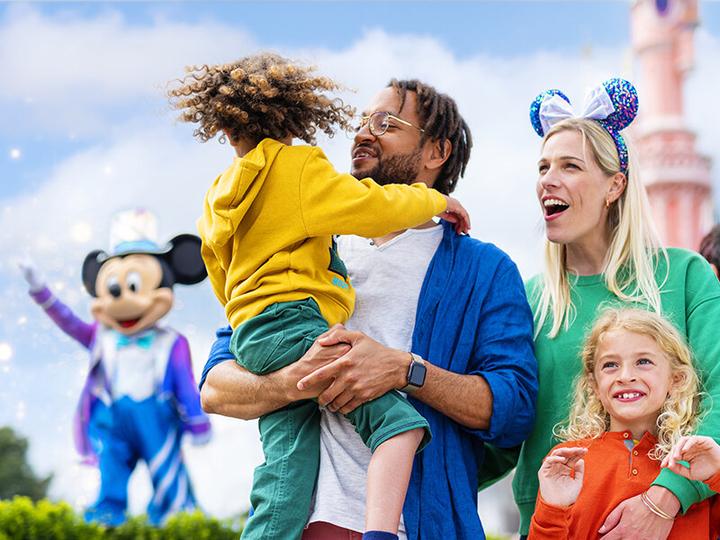 Immagine prodotto Smartbox Biglietto Disneyland® Paris per 2 adulti e 2 bambini (1 parco) (4 pers.)