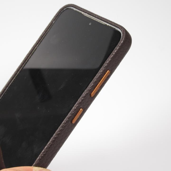 Immagine prodotto PhoneLook Copertina in pelle di vitello di lusso completamente granulata con bottoni in metallo e MagSafe (Samsung Galaxy S24+)
