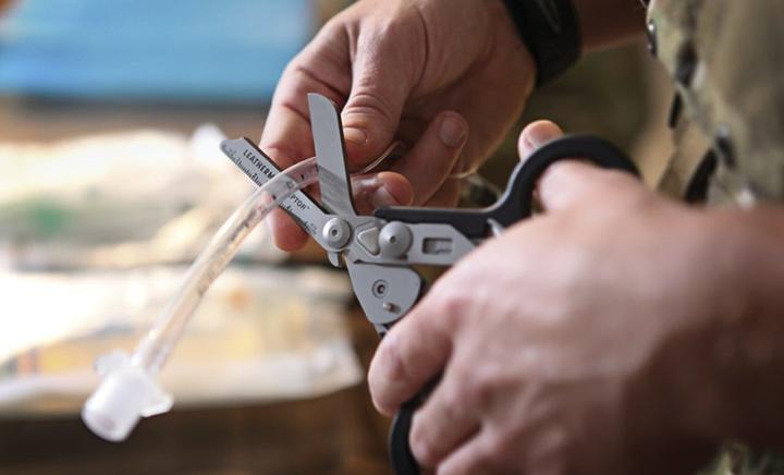 Actual product image Leatherman raptor (6 Functions)