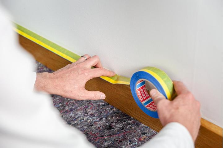 Produktbild tesa 4460 2in1 Präzisionskrepp, doppellagiges Malerband, UV- und wetterbeständig, 25mm x 25m (25 mm)