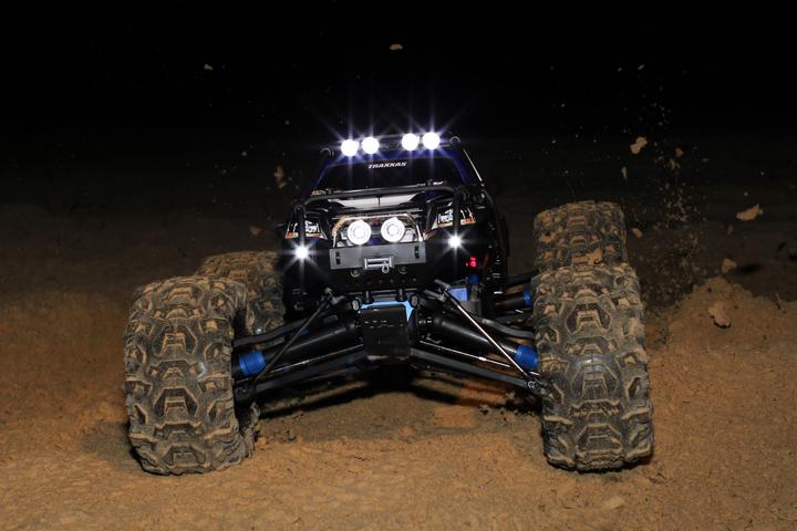 Produktbild Traxxas Summit (RTR Ready-to-Run)