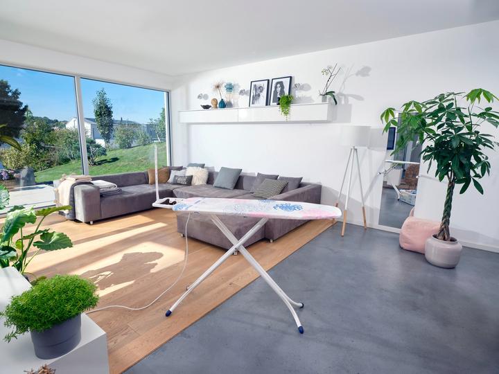 Actual product image Leifheit Classic M Compact Plus ironing board (120 x 38 cm)