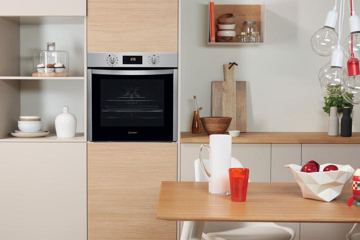 Actual product image Indesit FOUR PYRO IFW5844PIX