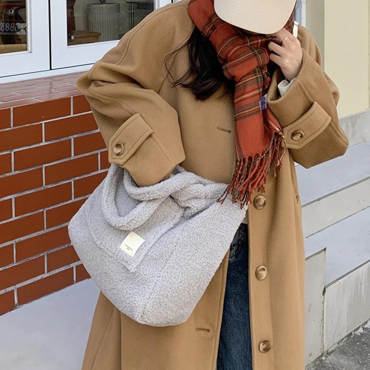 Produktbild Only-Bags.Store Kunstfell-Tasche mit abnehmbarem Riemen - leicht, geräumig und vielseitig für den täglichen