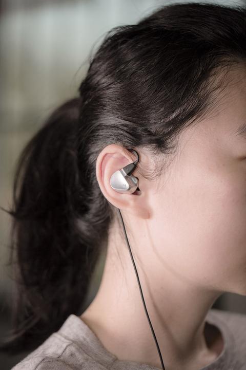 Actual product image Hifiman Svanar in-ear headphones (Cable)