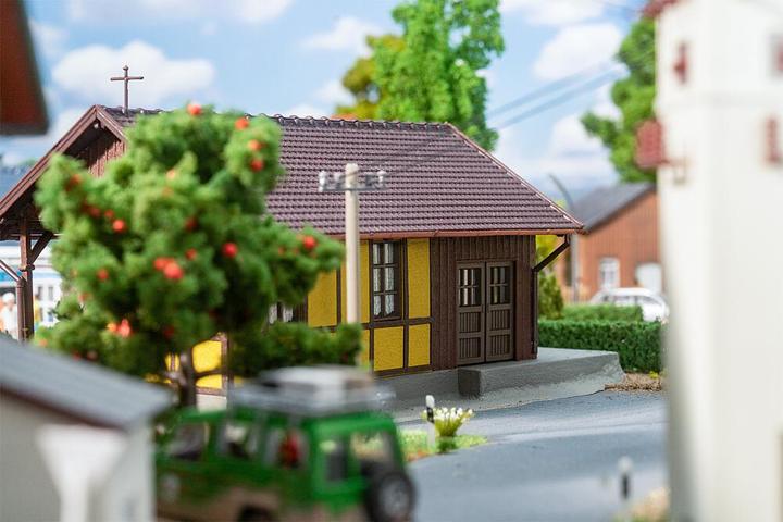 Produktbild Faller Bahnhof Uderns