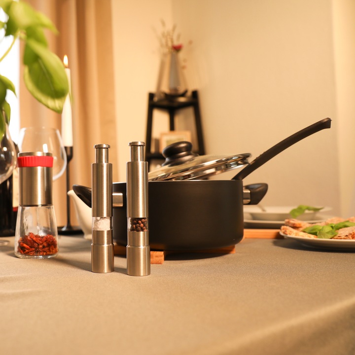 Actual product image Relaxdays Salt and pepper mill (Salt, Pepper, Chili)