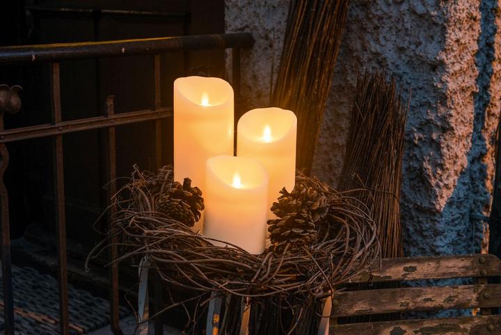 Produktbild STT Echtwachskerze mit LED-Flamme (1 x)