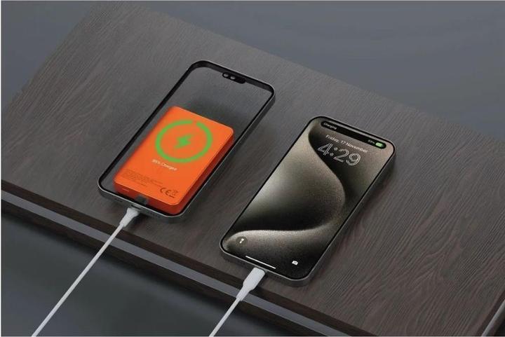Actual product image Powerology Spetano Magsafe Powerbank 20000 mAh Orange (20000 mAh)
