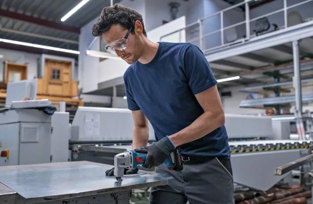 Produktbild Bosch Professional GSC 18V-16 E