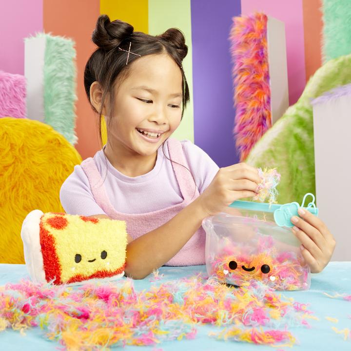 Produktbild MGA Fluffie Stuffiez Small Plush - Cake/ Pizza (22.23 cm)