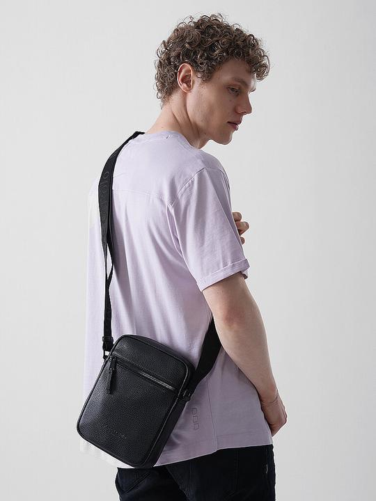 Actual product image Marc O'Polo Umhängetasche