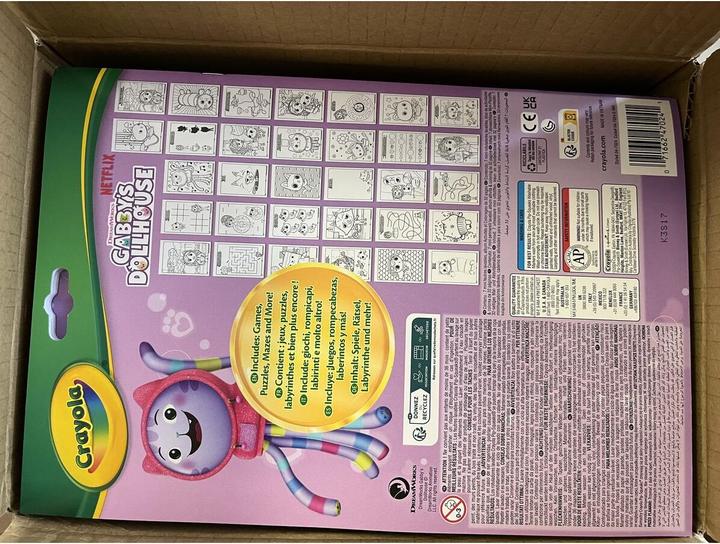 Actual product image Crayola Gabby's Dollhouse activity and colouring album, 32 colouring pages and 7 washable mini-felts
