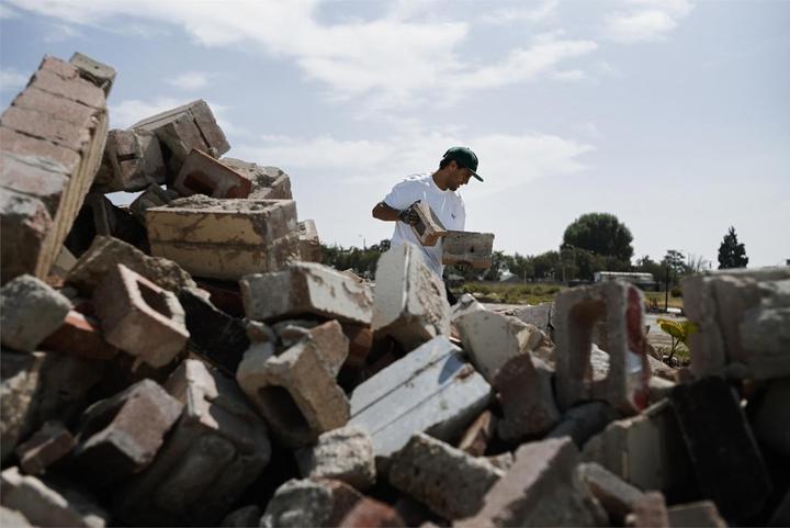 Actual product image Dickies Vincent Alvarez Graphic T-Shirt (XL)