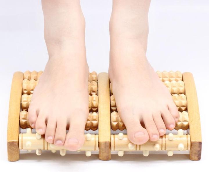 Actual product image Stride Holz Fussmassage Rolle 27x18x4cm Entspannende Fussrolle Beige