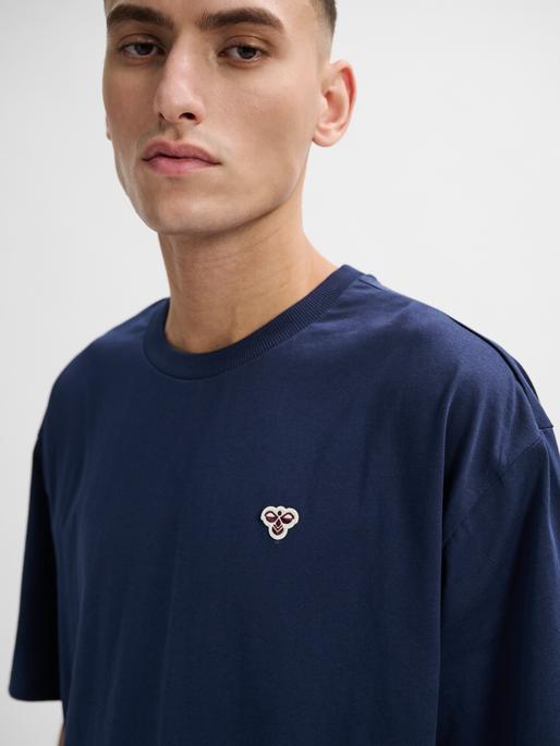Actual product image hummel hmlLOOSE T-SHIRT BEE S/S (L)