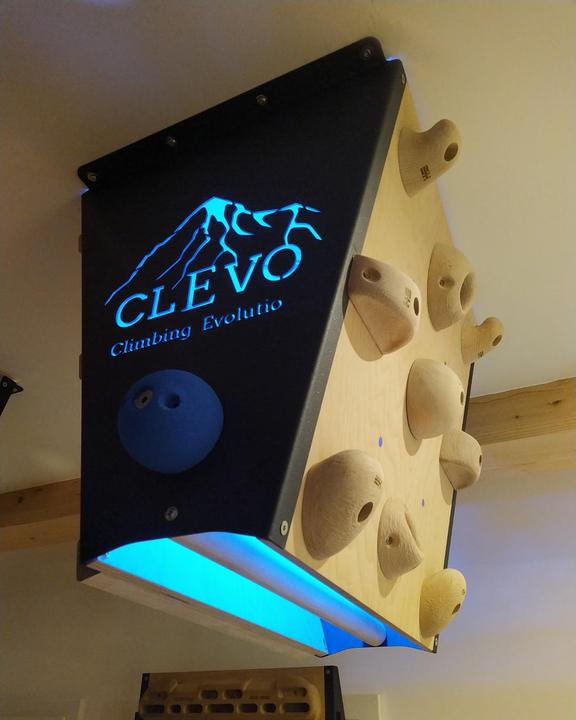 Actual product image Clevo Climbing CLEVO L: Deckenbefestigung Campusboard, Klettergriffe und Klimmzugstange