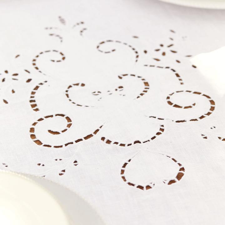 Actual product image Loberon Table runner Kara white (150 x 150 cm)