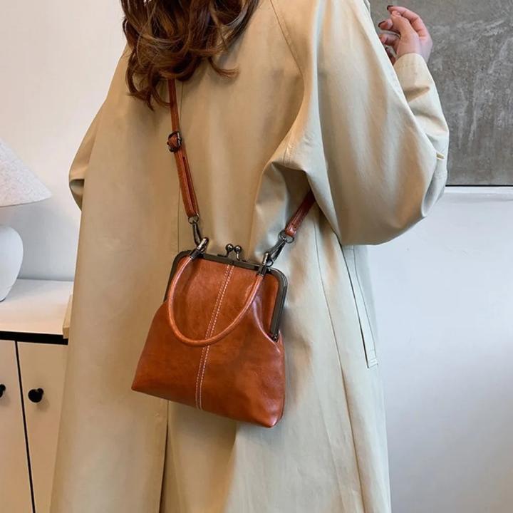 Actual product image Only-Bags.Store Elegante Schloss Umhängetasche Kapazität Retro