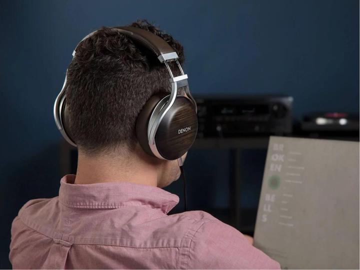 Actual product image Denon Ah-D5200 (No noise cancellation, Cable)