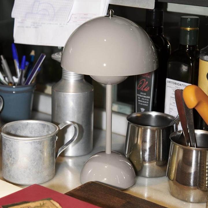 Actual product image &Tradition Flowerpot VP9 Portable Table Lamp Grey Beige (270 lm)