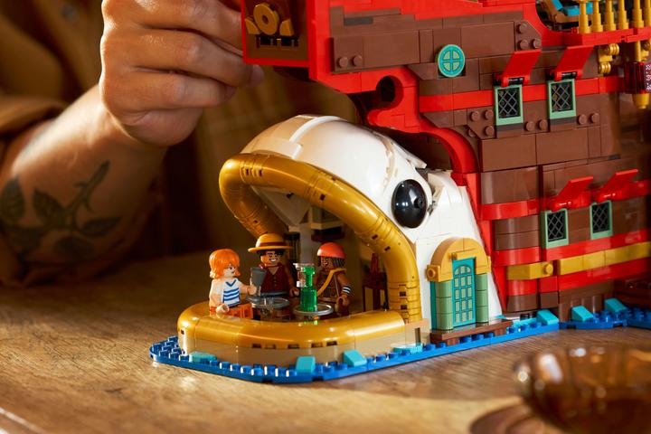 Actual product image LEGO Baratié, das Schwimmende Restaurant (75640, LEGO DC)