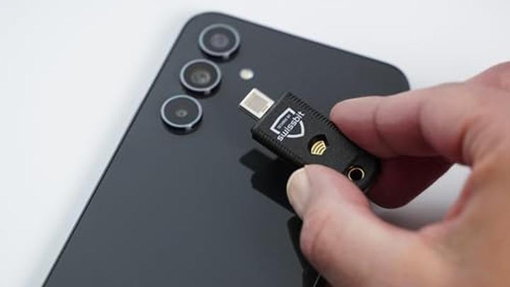 Actual product image Swissbit iShield Key Pro USB-C/NFC Security Retailverpackung