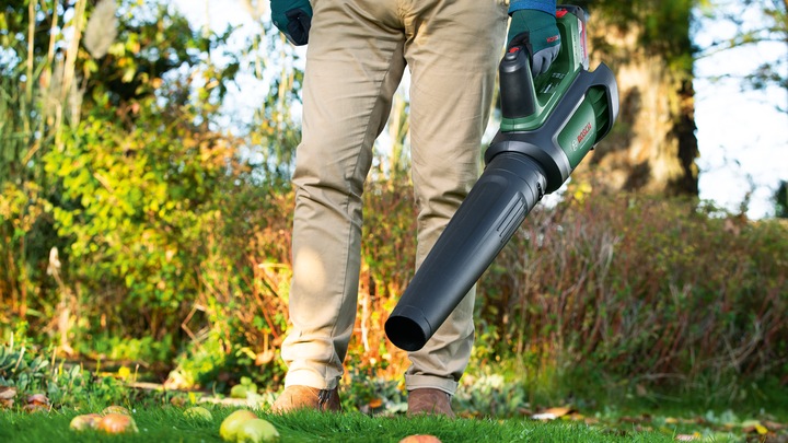 Productafbeelding Bosch Home & Garden Geavanceerde bladblazer 36V-750 2.0Ah ( Inclusief batterij en oplader ) (Oplaadbare batterij, Bladblazer)