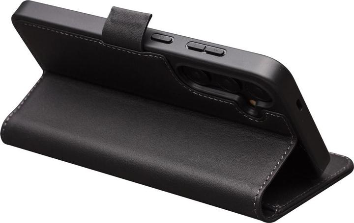 Image du produit QiAlino Fourre Flip cuir véritable mat avec fermeture magnétique mat (Samsung Galaxy S24+)