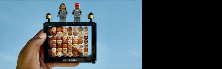 Produktbild LEGO Über dem Mond mit Pharrell Williams (10391, LEGO Icons, LEGO Seltene Sets)