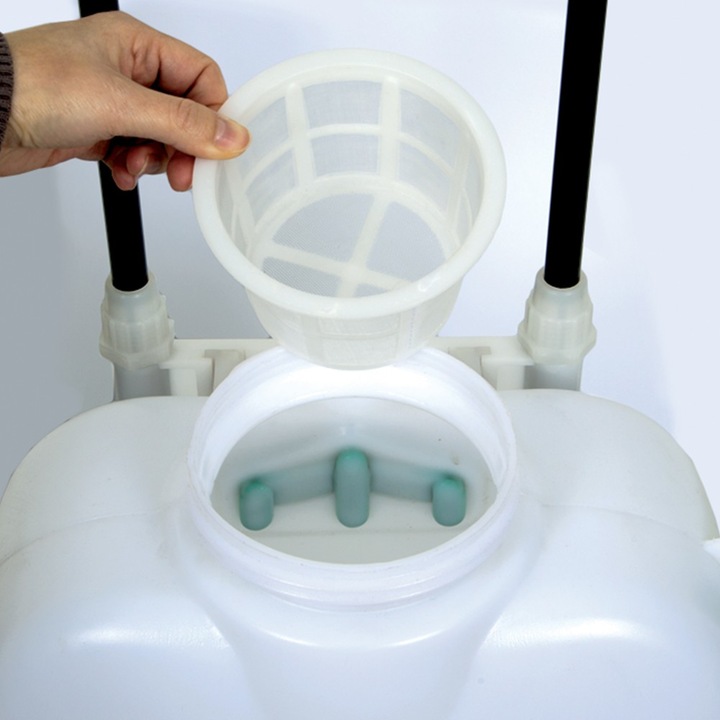 Produktbild Ribimex PILA 16 Batteriebetriebene Sprühpumpe auf Rädern 16 Liter 12 V8 Ah (16 l)