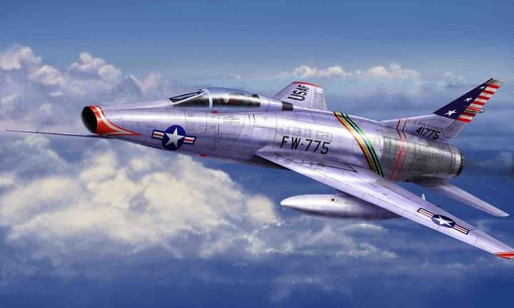 Actual product image Trumpeter F-100C Super Sabre