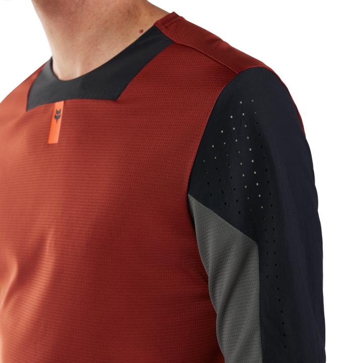 Actual product image Fox Defend SS Jersey (XL)