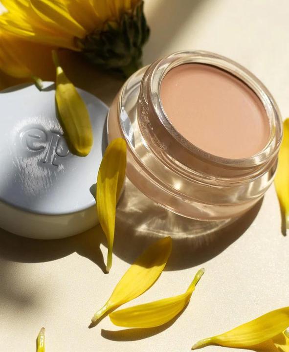 Actual product image Ere Perez Arnica All-Cover Pot (Mocha: for deep skin with warm undertones)