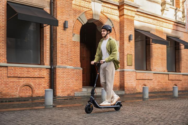 Produktbild Segway-Ninebot E2 plus II (25 km/h, 25 km, 500 W)