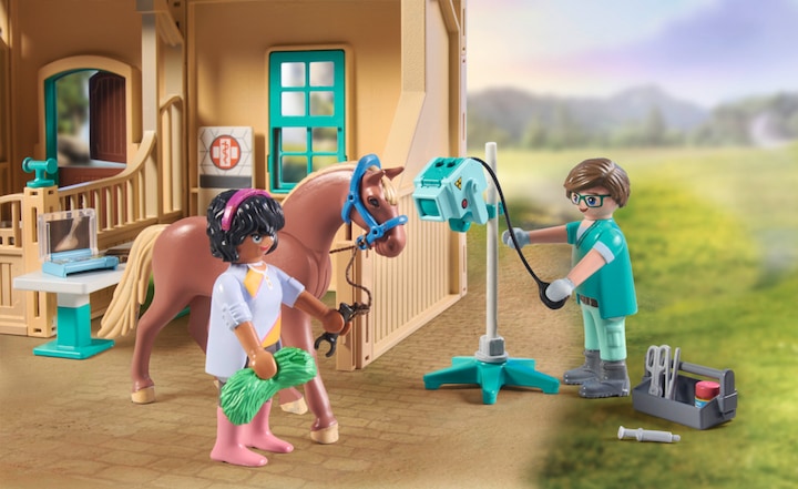Actual product image Playmobil Amelia & Whisper with horse box (71353, Playmobil Horses of Waterfall)