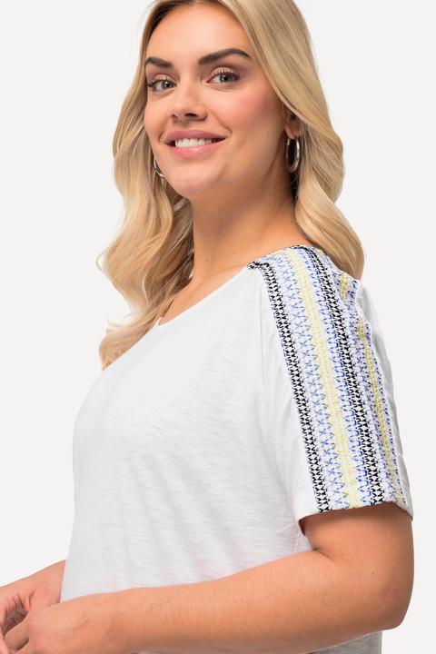 Image du produit Ulla Popken T-shirt avec broderies et épaules smockées, col rond et manches courtes (62)