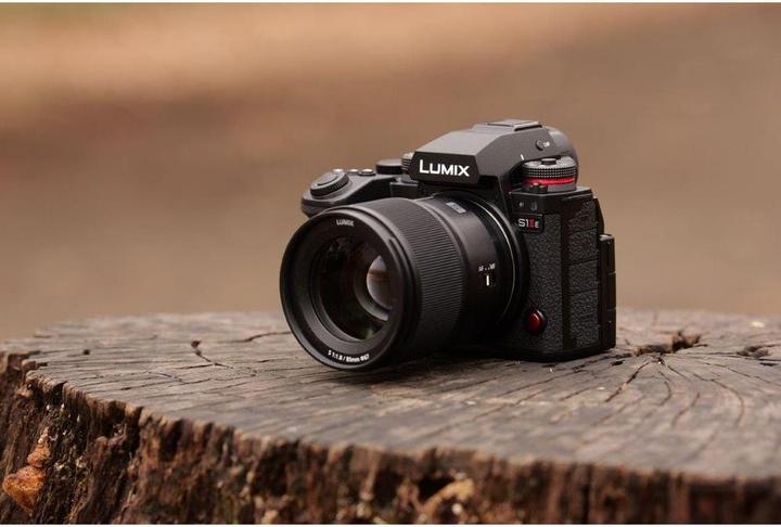 Produktbild Panasonic Lumix S1IIE + S Series 24-105mm F4 Macro L-Mount (24 - 105 mm, 24.20 Mpx, Vollformat)