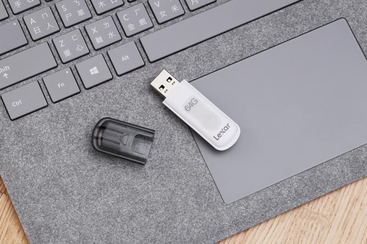 Actual product image Lexar JumpDrive V100 (128 GB, USB-A)