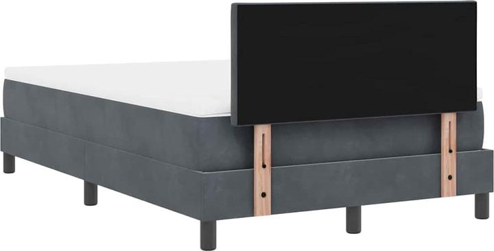 Gris foncé