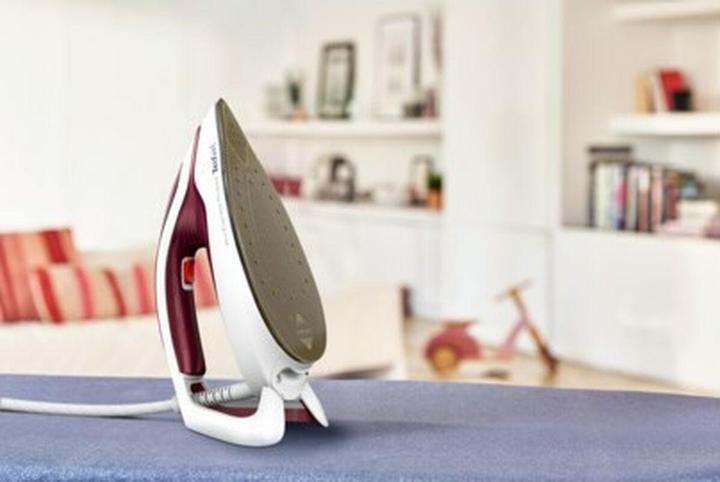 Actual product image Tefal GV9220 Steam Ironing Station Durilium AirGlide Autoclean soleplate Burgundy (2600 W, 540 g/min)