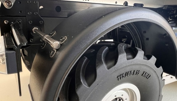 Immagine prodotto Amewi Mercedes-Benz Unimog, trasportatore di attrezzi 4WD (RTR pronto all'uso)