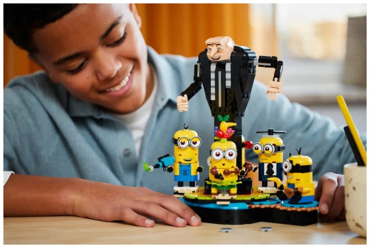 Actual product image LEGO Gru and the Minions made from bricks (75582, LEGO Minions)