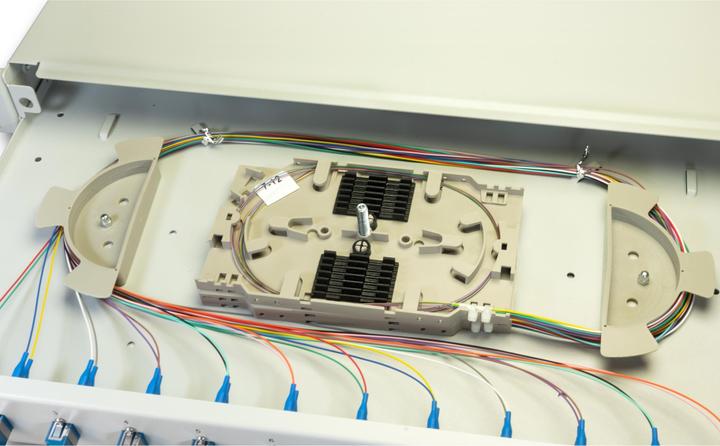Produktbild Lightwin LWL Spleissbox, 12 Fasern, 6x DSC Multimode, 50/125µm OM4 Pigtail Spleissboxen (1.50 m)