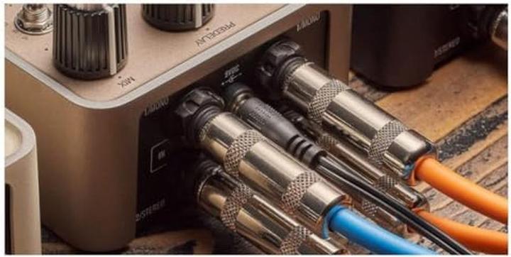 Immagine prodotto Audio UAFX Golden Reverberator - effetto per chitarra (Chitarra)