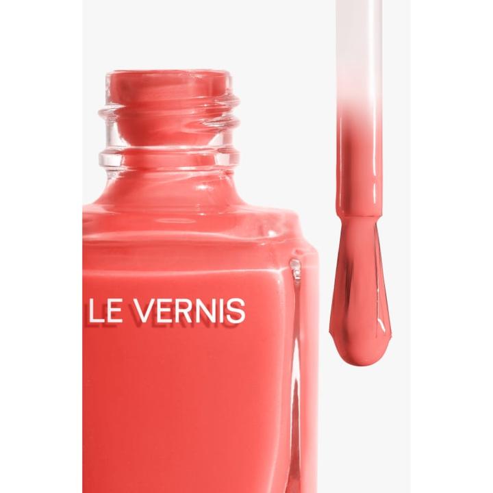 Actual product image Chanel Le Vernis 121 Premier D. (121 Premiere Dame, Colour paint)