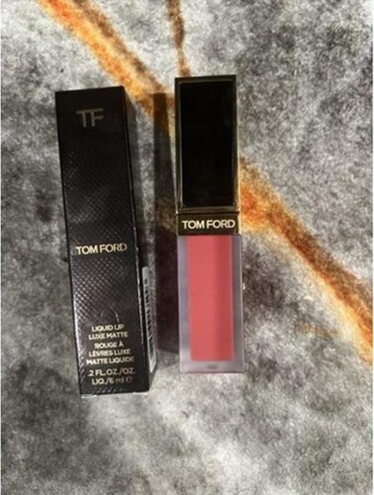 Immagine prodotto Tom Ford Labbro liquido Soft Matte Camelia (16 Scarlet Rouge)