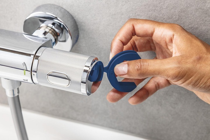 Actual product image Grohe Precision Trend QuickFix thermostatic shower mixer and Vitalio Comfort 110 shower rail set, length