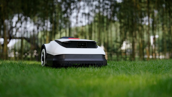 Actual product image Ecovacs Goat A1600 RTK (1600 m², Without boundary wire)